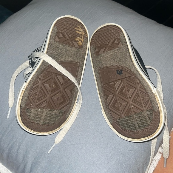 Toddler converse size 5 - Picture 2 of 4